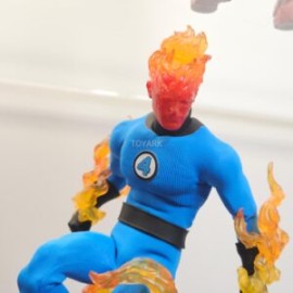 PREVENTA: HUMAN TORCH (ANTORCHA HUMANA) MEZCO One:12 Figura individual 4 FANTASTICOS